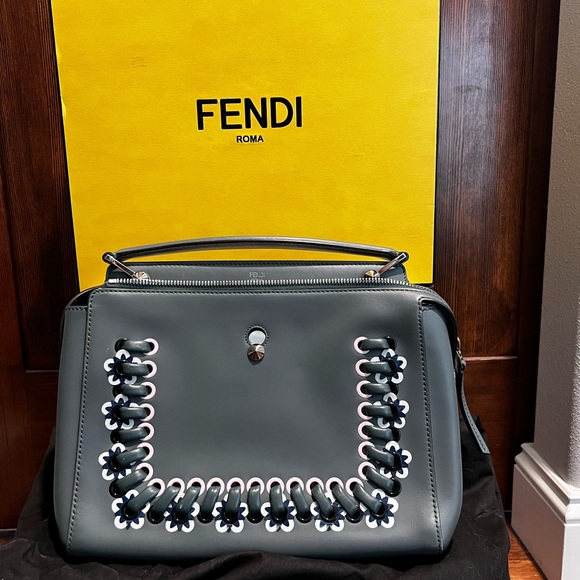 Medium Whipstitch Fendi Dotcom - Picture 1 of 8